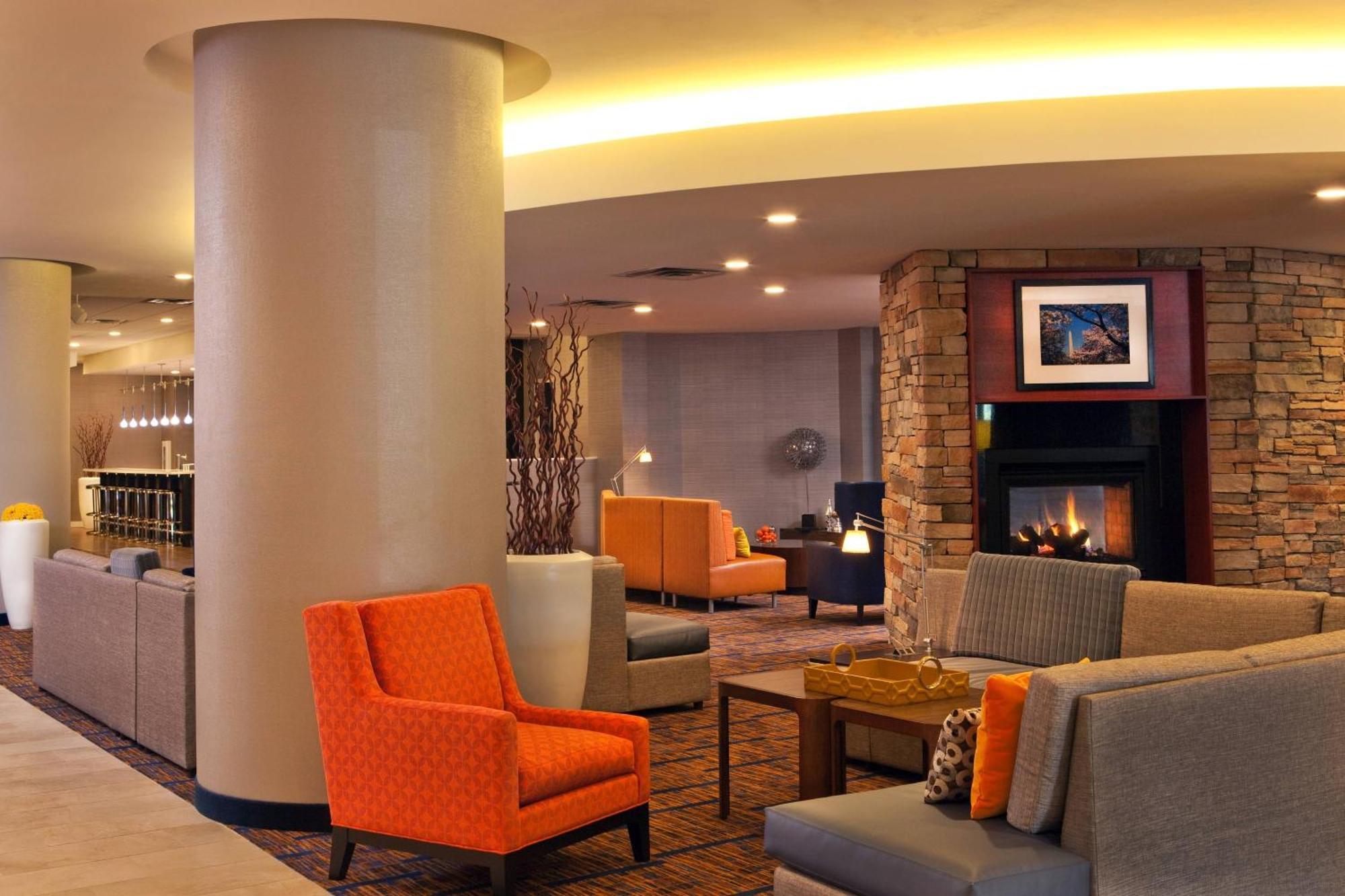 Courtyard By Marriott Alexandria Pentagon South Hotel Екстериор снимка