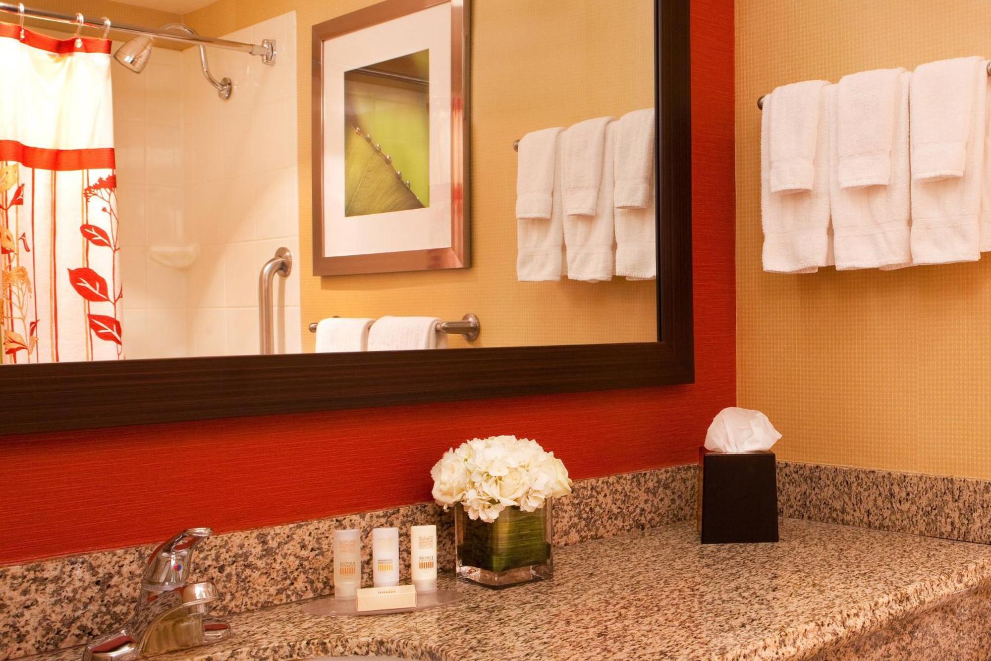 Courtyard By Marriott Alexandria Pentagon South Hotel Стая снимка